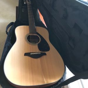 Brand new Yamaha FG800 + case